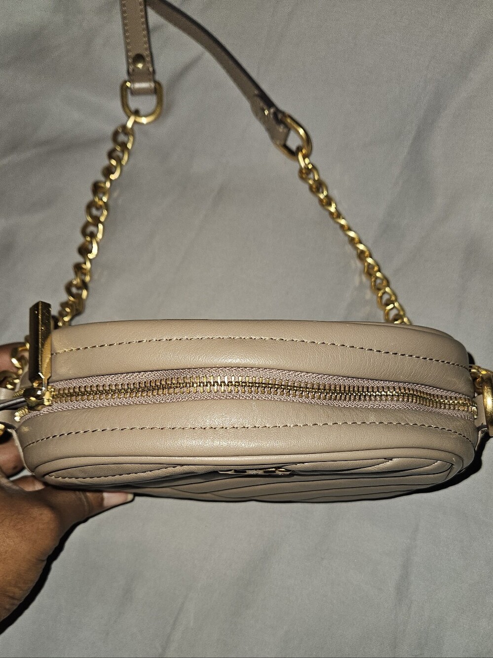 Tory Burch Taupe Quilted Chevron Leather Crossbody with Gold Chain - Picture 4 of 6